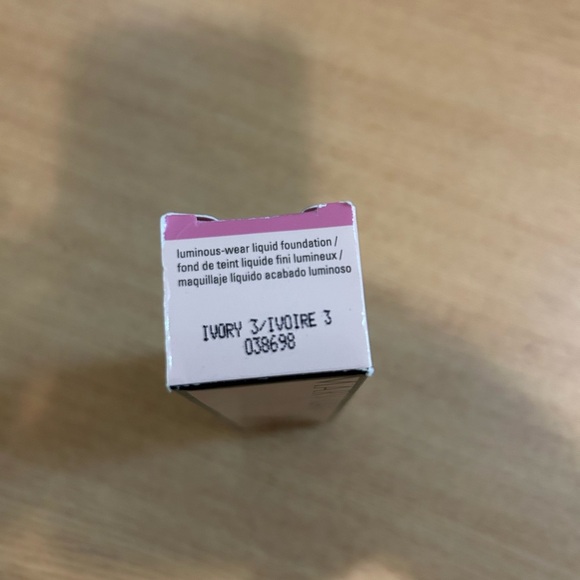 Mary Kay Black and Silver Foundation for Radiant Finish - Picture 2 of 3